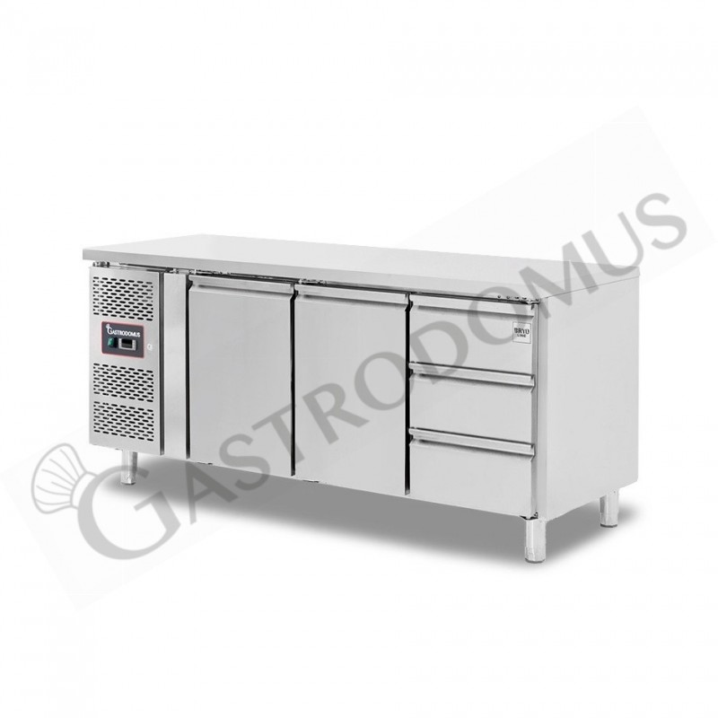 Mesa refrigerada con 2 puertas, 3 cajones de 1/3, profundidad 700 mm, temperatura -2°C/+8°C, motor a la izquierda