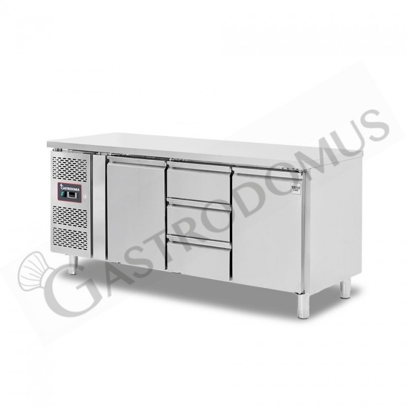 Mesa refrigerada con 2 puertas, 3 cajones de 1/3, profundidad 700 mm, temperatura -2°C/+8°C, motor a la izquierda