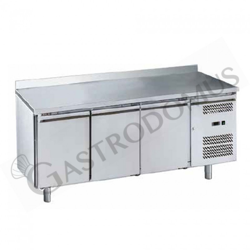 Mesa refrigerada para pastelería 3 puertas Peto 800 mm de profundidad 0°C/+10°C clase de eficiencia energética C