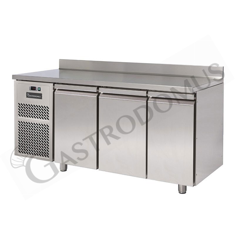 Mesa Refrigerada 3 puertas Peto 600 mm de profundidad -18°C/-22°C motor a la izquierda clase de eficiencia energética G