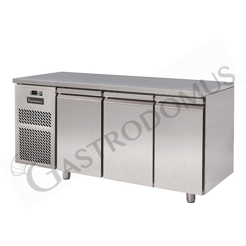 Mesa refrigerada 3 puertas, prof.  700 mm -18°C/-22°C, motor a la izquierda