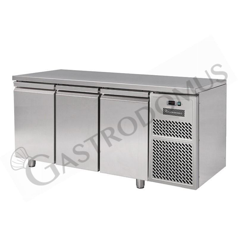 Mesa Refrigerada 3 puertas 800 mm de profundidad 0°C/+10°C clase de eficiencia energética A