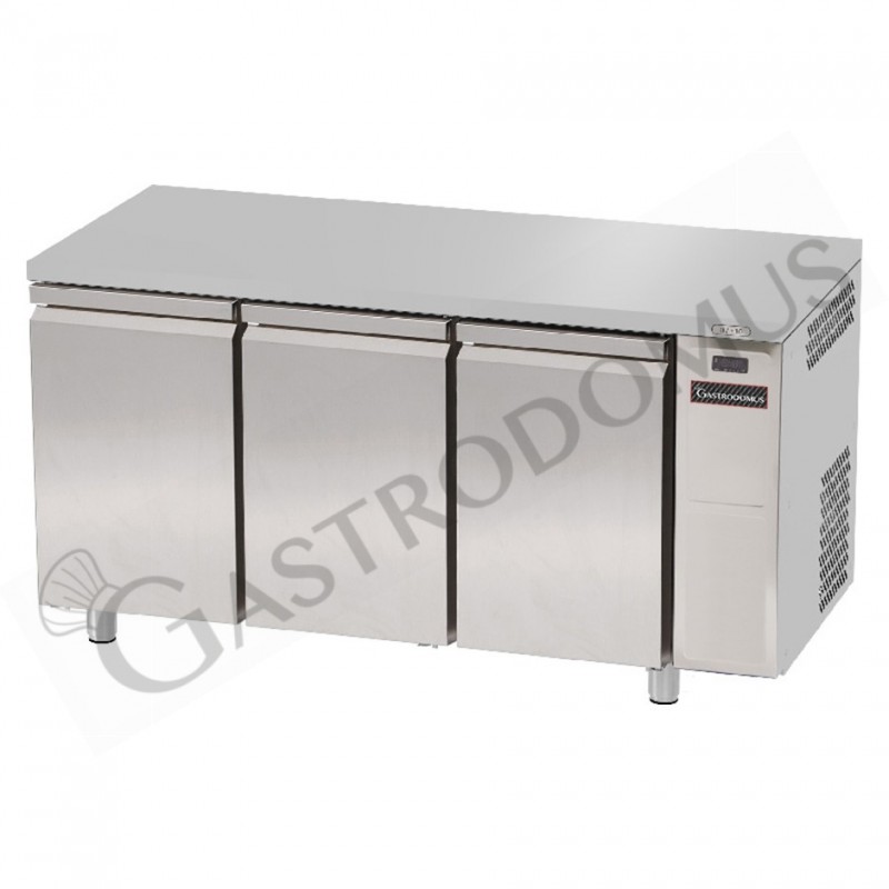 Mesa Refrigerada para gastronomía 3 puertas P 700 mm -18°C/-22°C motor a distancia, clase de eficiencia energética G